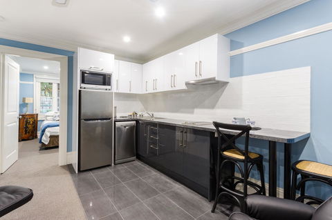 Blue Door Apartments - Australian Directory 3