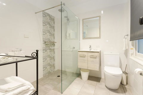 Blue Door Apartments - Australian Directory 1