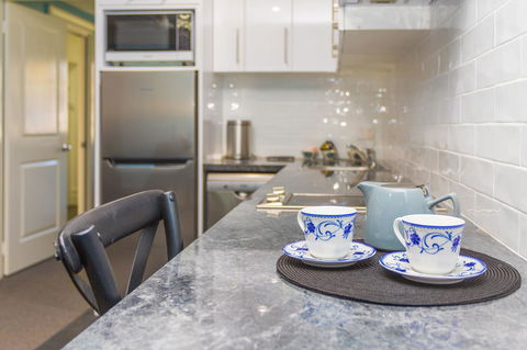 Blue Door Apartments - Australian Directory 16