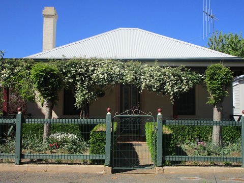 Boot Makers Cottage - Australian Directory 1