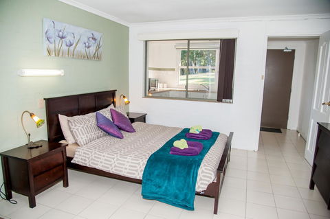 Sinclairs Country Retreat - Australian Directory 18