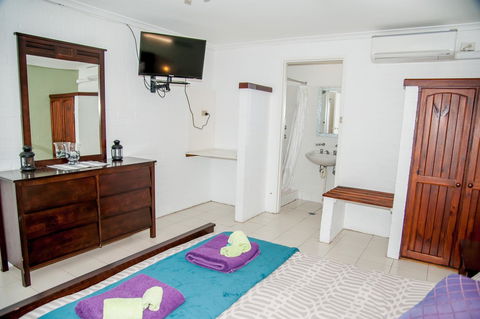 Sinclairs Country Retreat - Australian Directory 21