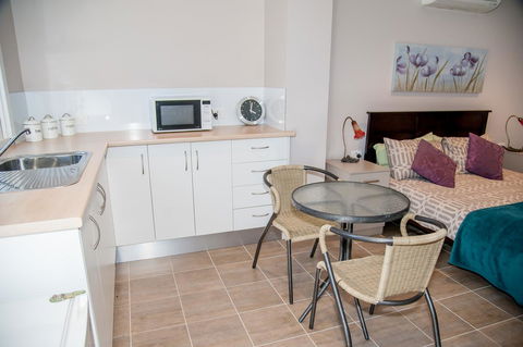 Sinclairs Country Retreat - Australian Directory 40