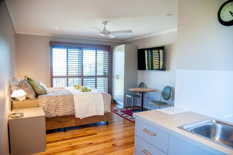 Sinclairs Country Retreat - Australian Directory 6