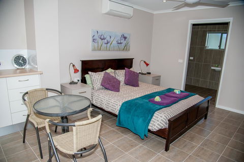 Sinclairs Country Retreat - Australian Directory 33