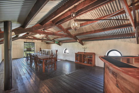 Wellington Courthouse - Australian Directory 27