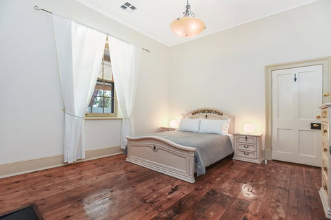 Wellington Courthouse - Australian Directory 4