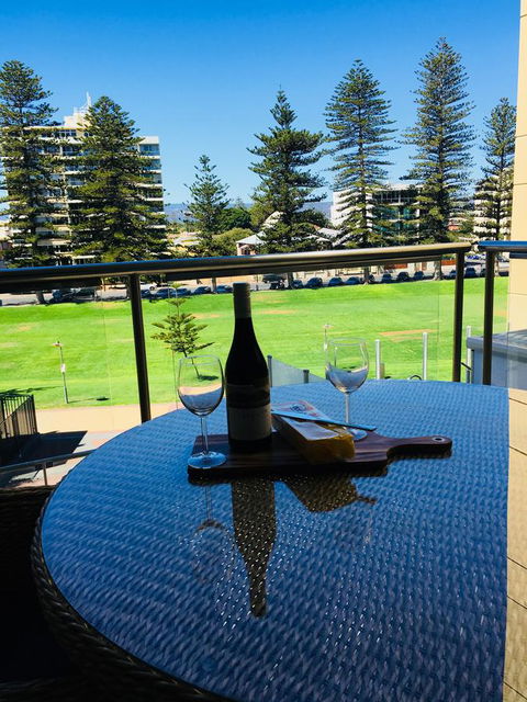 Beachside Luxury 2 Bedroom Getaway - Australian Directory 26