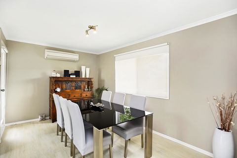 Ainslie Roberts Drive Retreat - Australian Directory 2
