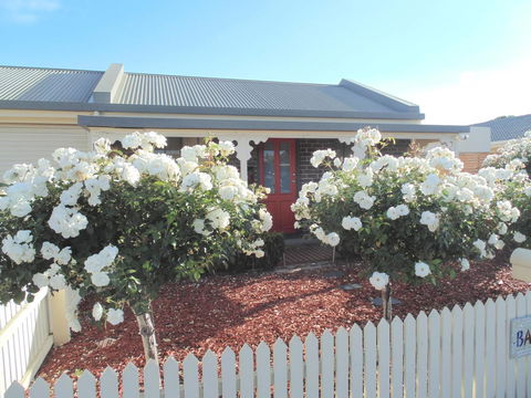 Baronet B & B - Australian Directory 1
