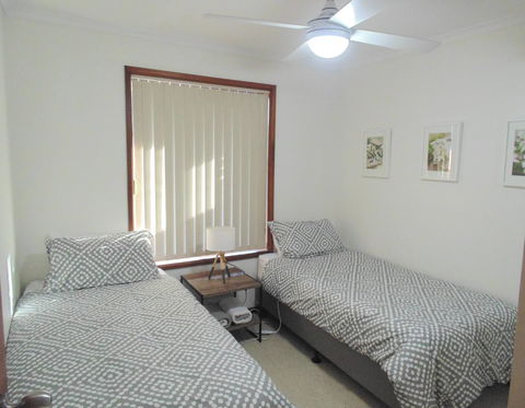 Baronet B & B - Australian Directory 12