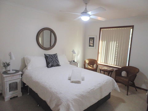 Baronet B & B - Australian Directory 11