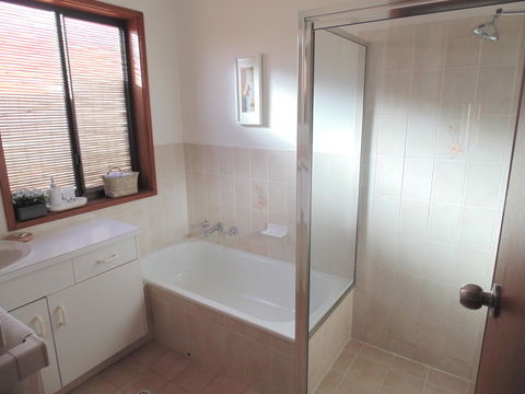 Baronet B & B - Australian Directory 13
