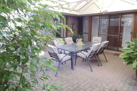 Baronet B & B - Australian Directory 15