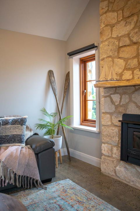 Lucy's Cottage - Australian Directory 8