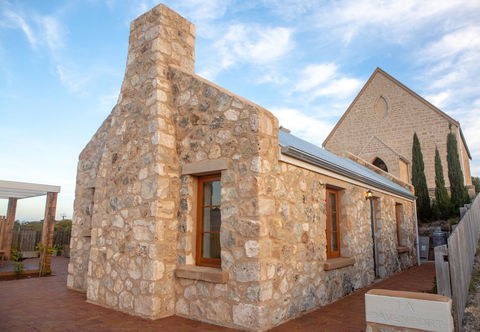 Lucy's Cottage - Australian Directory 16