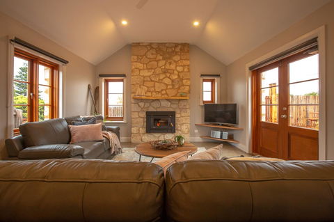 Lucy's Cottage - Australian Directory 0