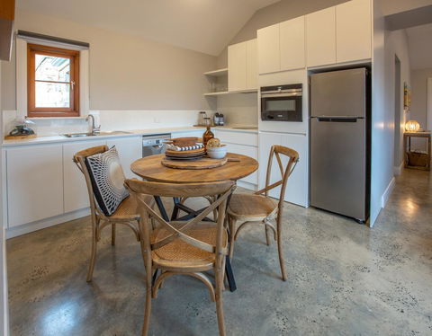 Lucy's Cottage - Australian Directory 9