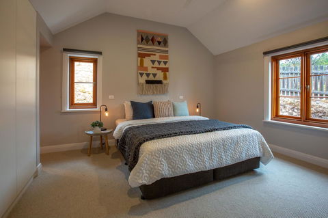 Lucy's Cottage - Australian Directory 5