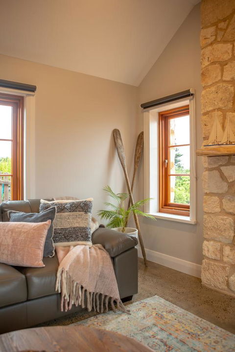Lucy's Cottage - Australian Directory 15
