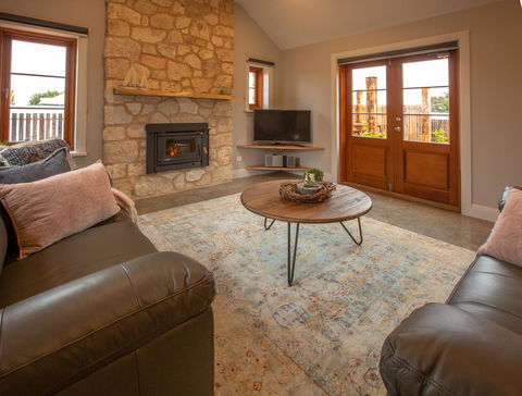 Lucy's Cottage - Australian Directory 7