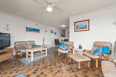 Sun & Surf Aldinga Beach Apartment - Australian Directory 2