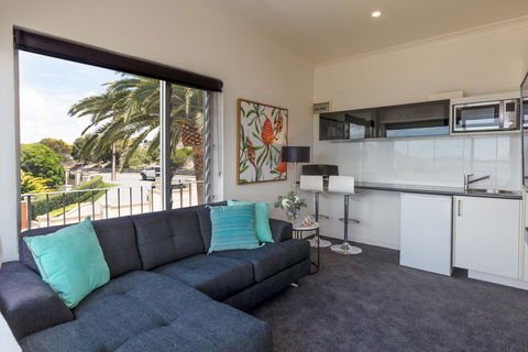 Bay 10 - Suites And Apartments - Australian Directory 6