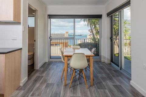 Bay 10 - Suites And Apartments - Australian Directory 12