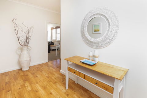 Bay 10 - Suites And Apartments - Australian Directory 14