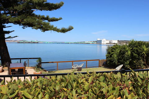 Bay 10 - Suites And Apartments - Australian Directory 25