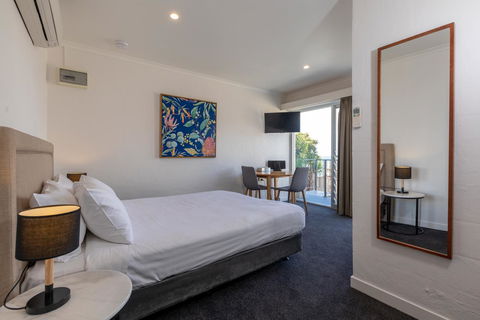 Bay 10 - Suites And Apartments - Australian Directory 13