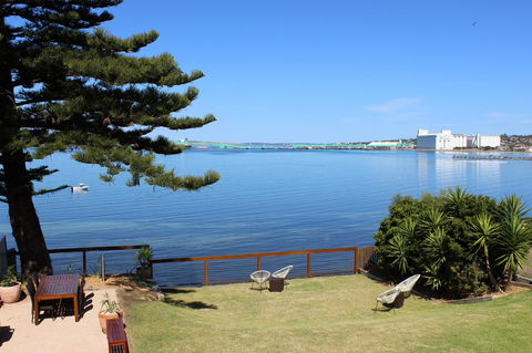 Bay 10 - Suites And Apartments - Australian Directory 0