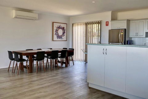 Emu Bay Holiday Homes - Australian Directory 17