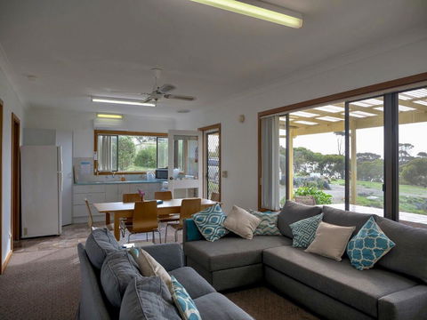 Emu Bay Holiday Homes - Australian Directory 7