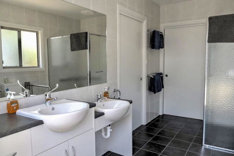 Emu Bay Holiday Homes - Australian Directory 14