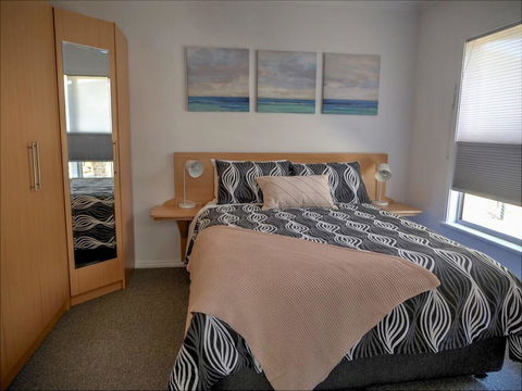 Emu Bay Holiday Homes - Australian Directory 16