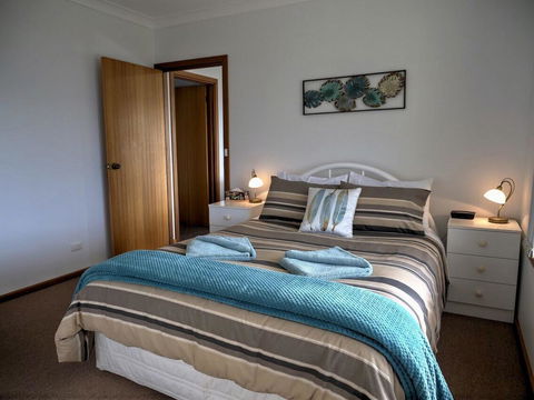 Emu Bay Holiday Homes - Australian Directory 11