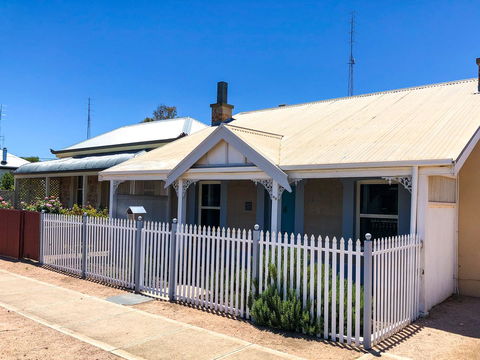 Inglenook Cottage - Australian Directory 35