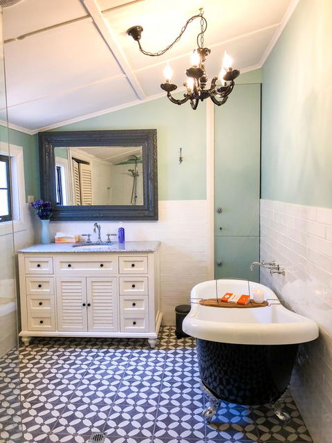 Inglenook Cottage - Australian Directory 22