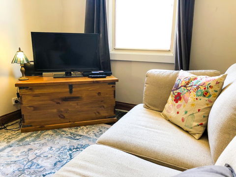 Inglenook Cottage - Australian Directory 17