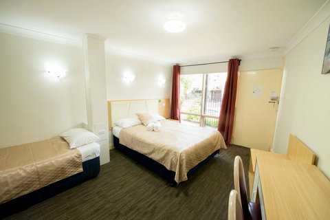 Jacksons Motor Inn - Australian Directory 26
