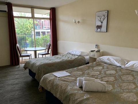 Jacksons Motor Inn - Australian Directory 40