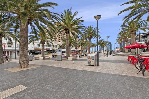 Glenelg Seaside Apartment - Australian Directory 8