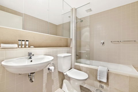 Glenelg Seaside Apartment - Australian Directory 12