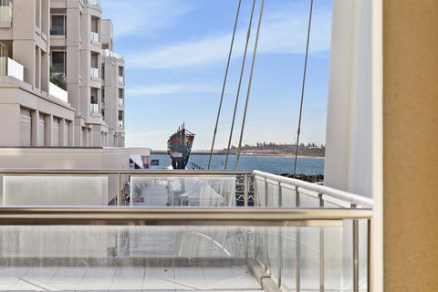 Glenelg Seaside Apartment - Australian Directory 0