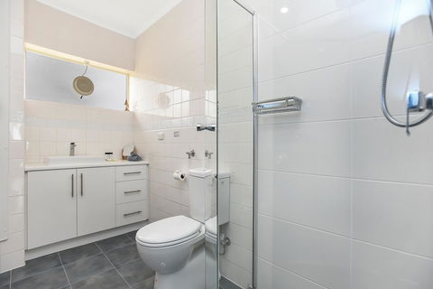 The Dolphins Beachfront Apartments - Australian Directory 15