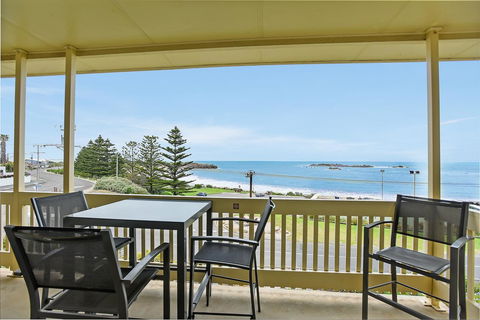 The Dolphins Beachfront Apartments - Australian Directory 9