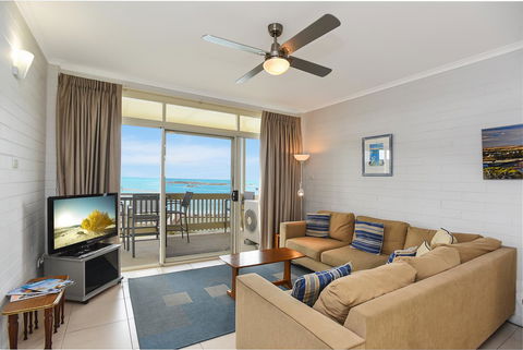 The Dolphins Beachfront Apartments - Australian Directory 13