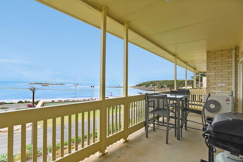 The Dolphins Beachfront Apartments - Australian Directory 10