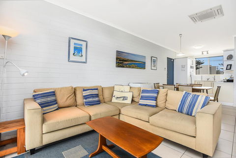 The Dolphins Beachfront Apartments - Australian Directory 11